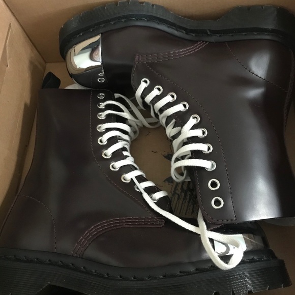 dr martens grasp